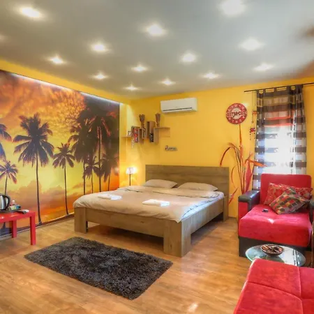 Cozy Room With A Garden Homestay